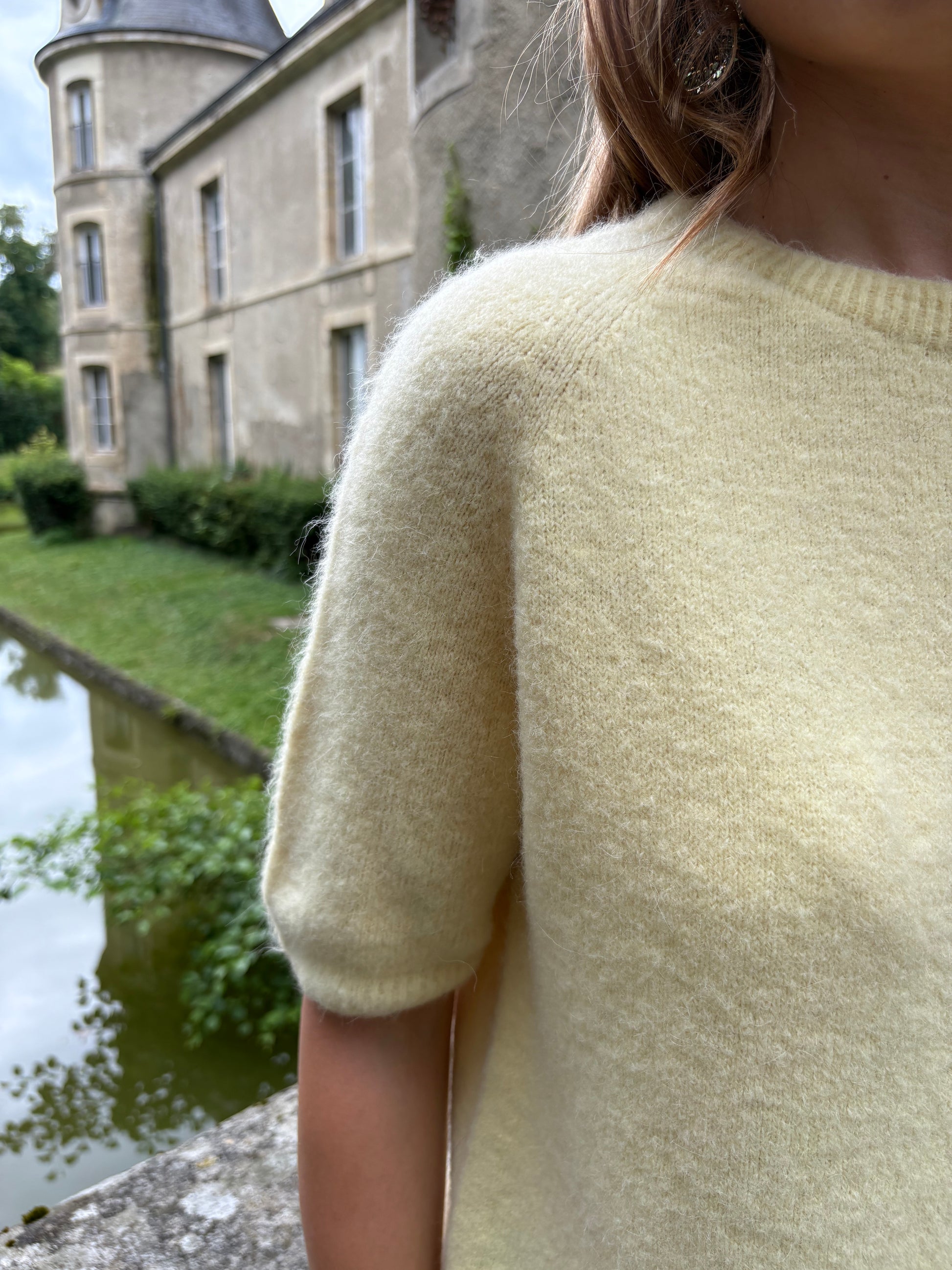 Pull jaune manches courtes