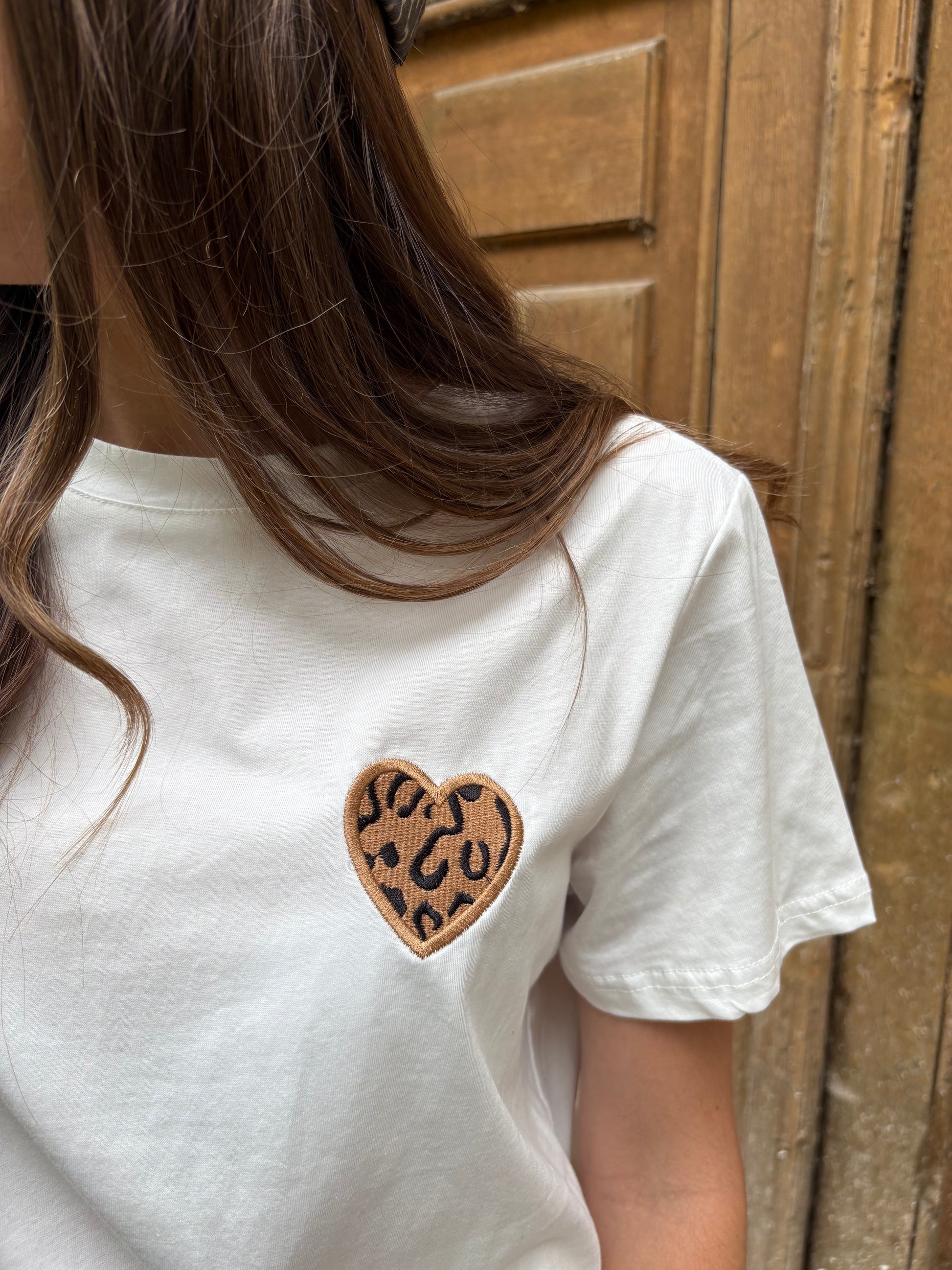 T-shirt blanc coeur léopard