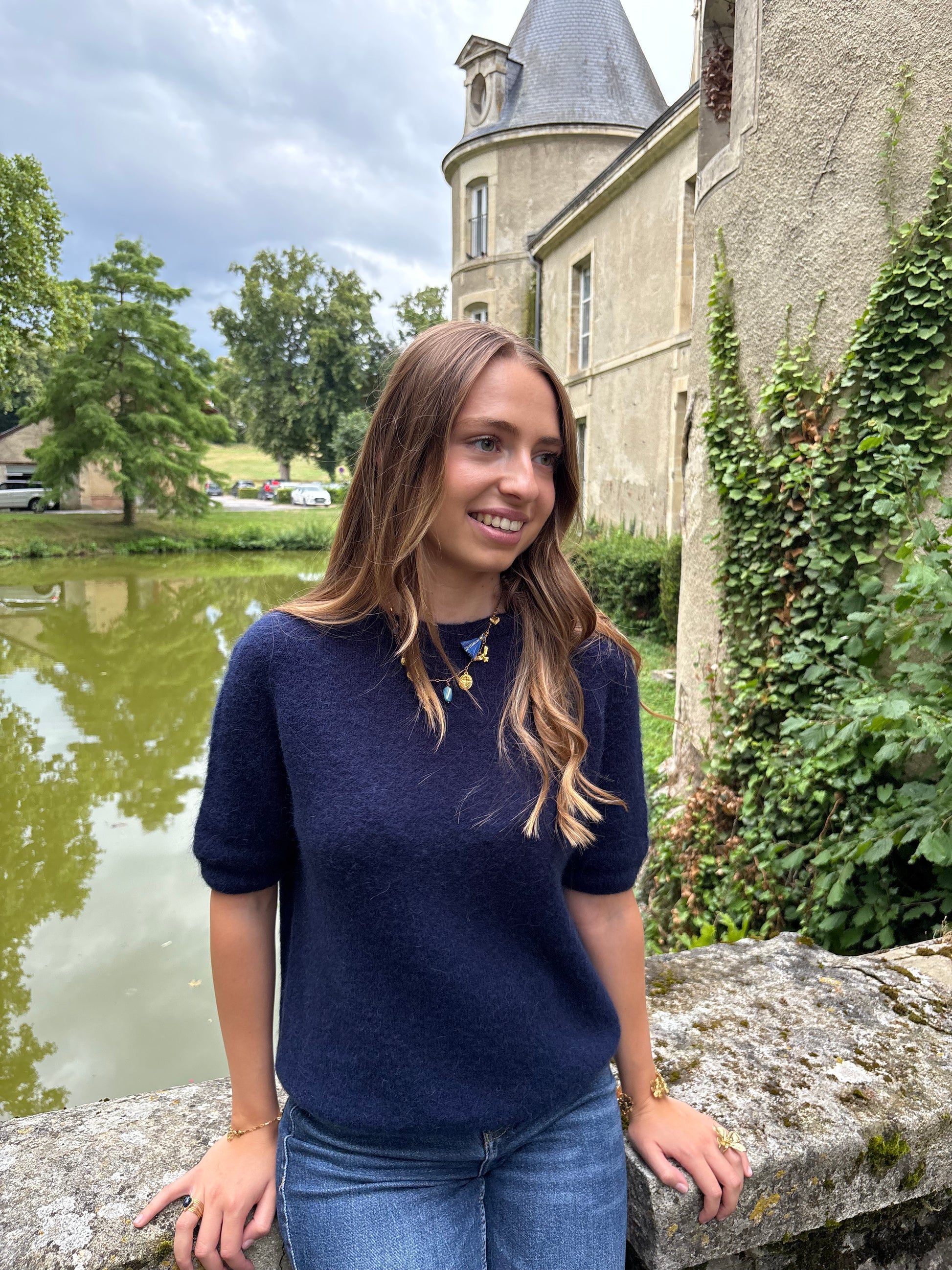 Pull bleu manches courtes