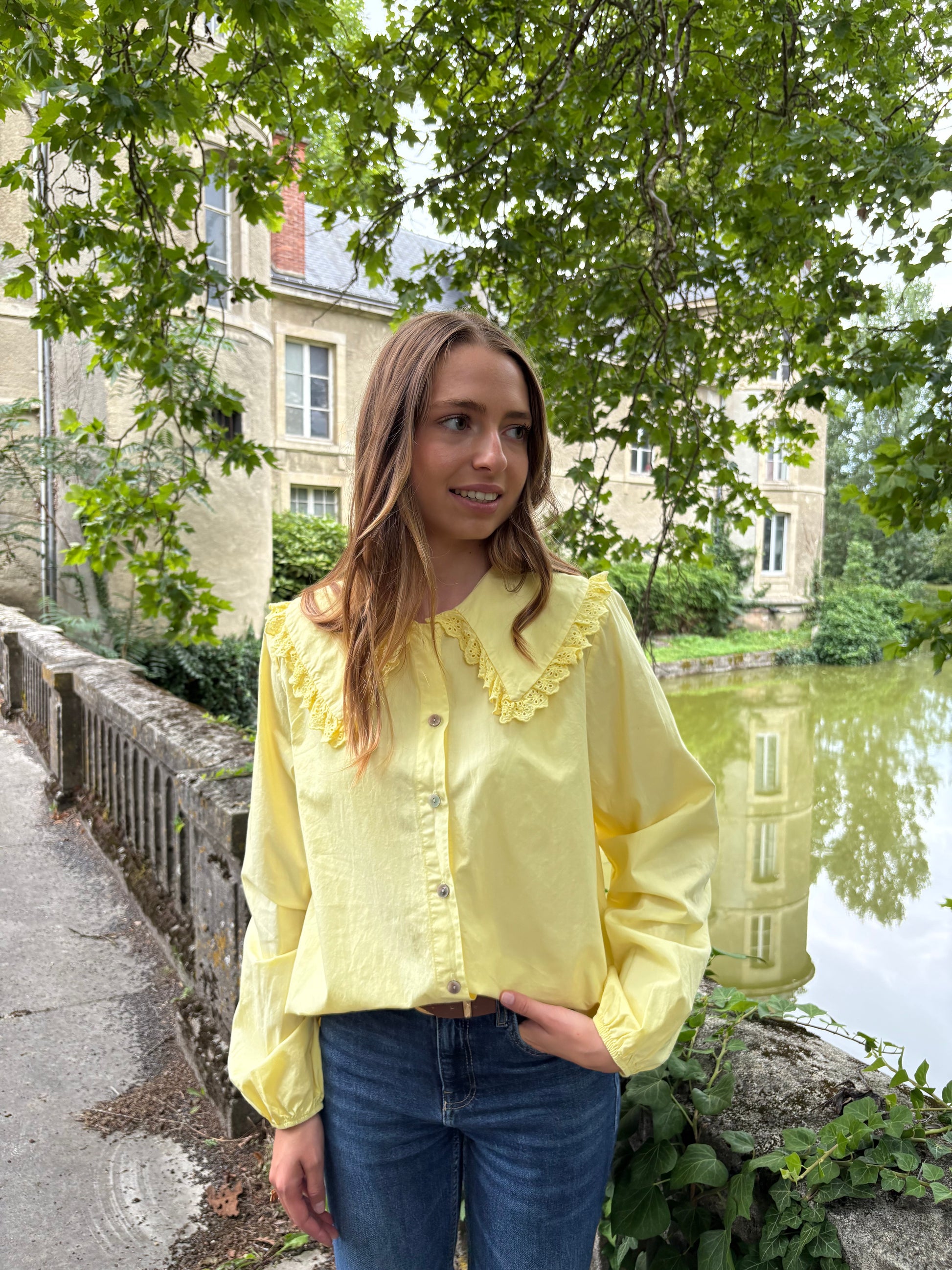Chemisier jaune col claudine