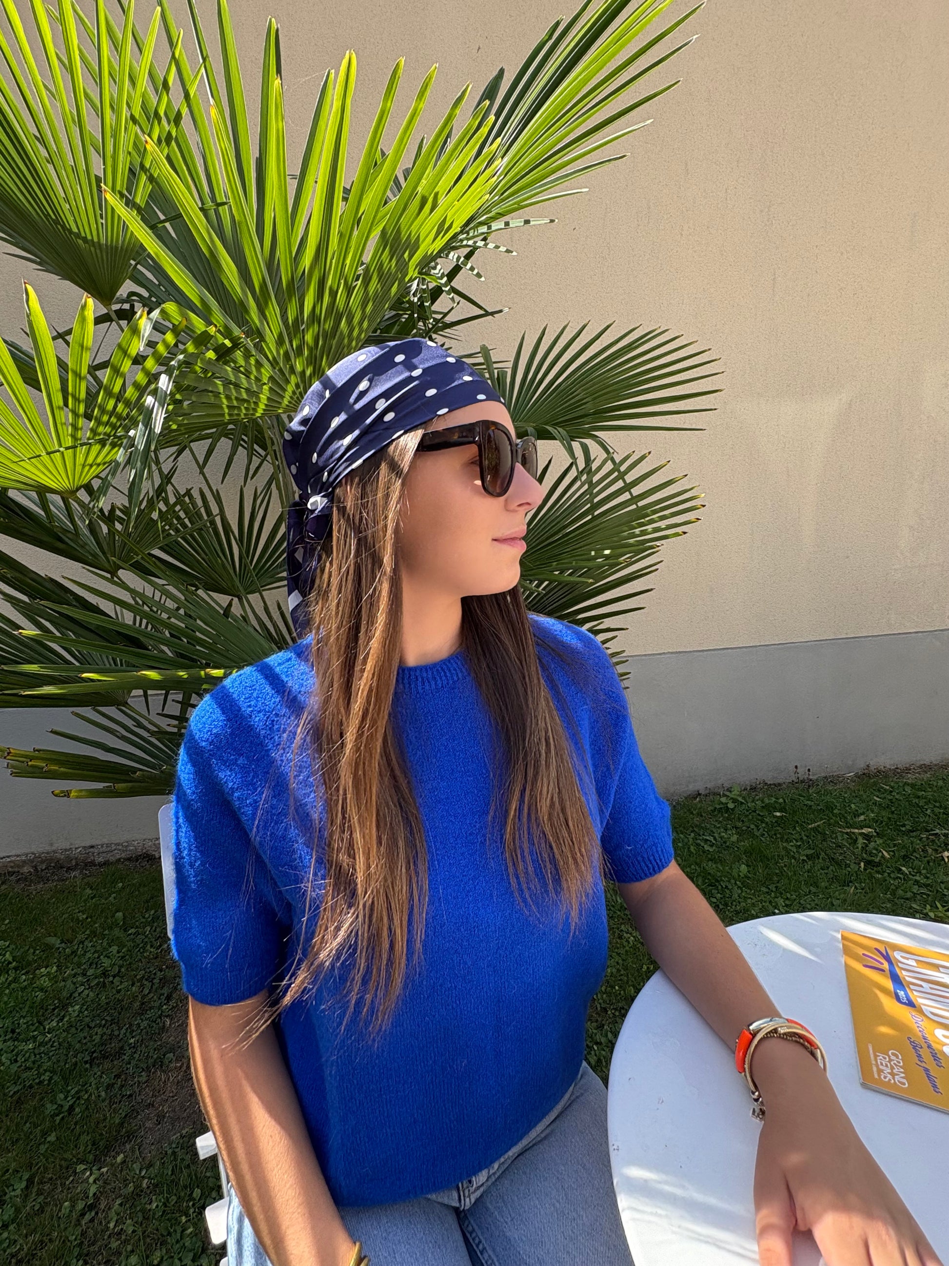 Pull bleu roi manches courtes