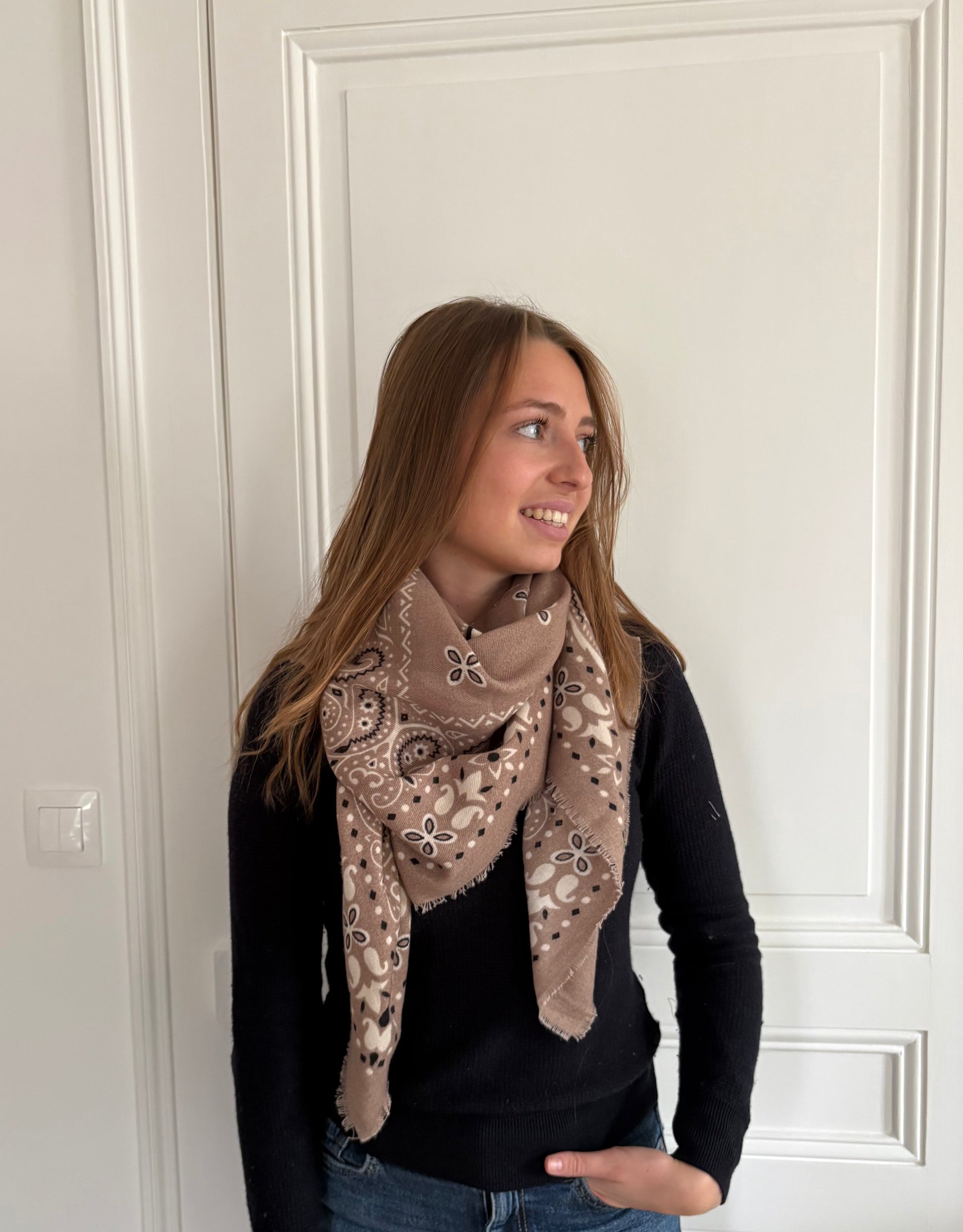 Écharpe bandana taupe/beige à motifs