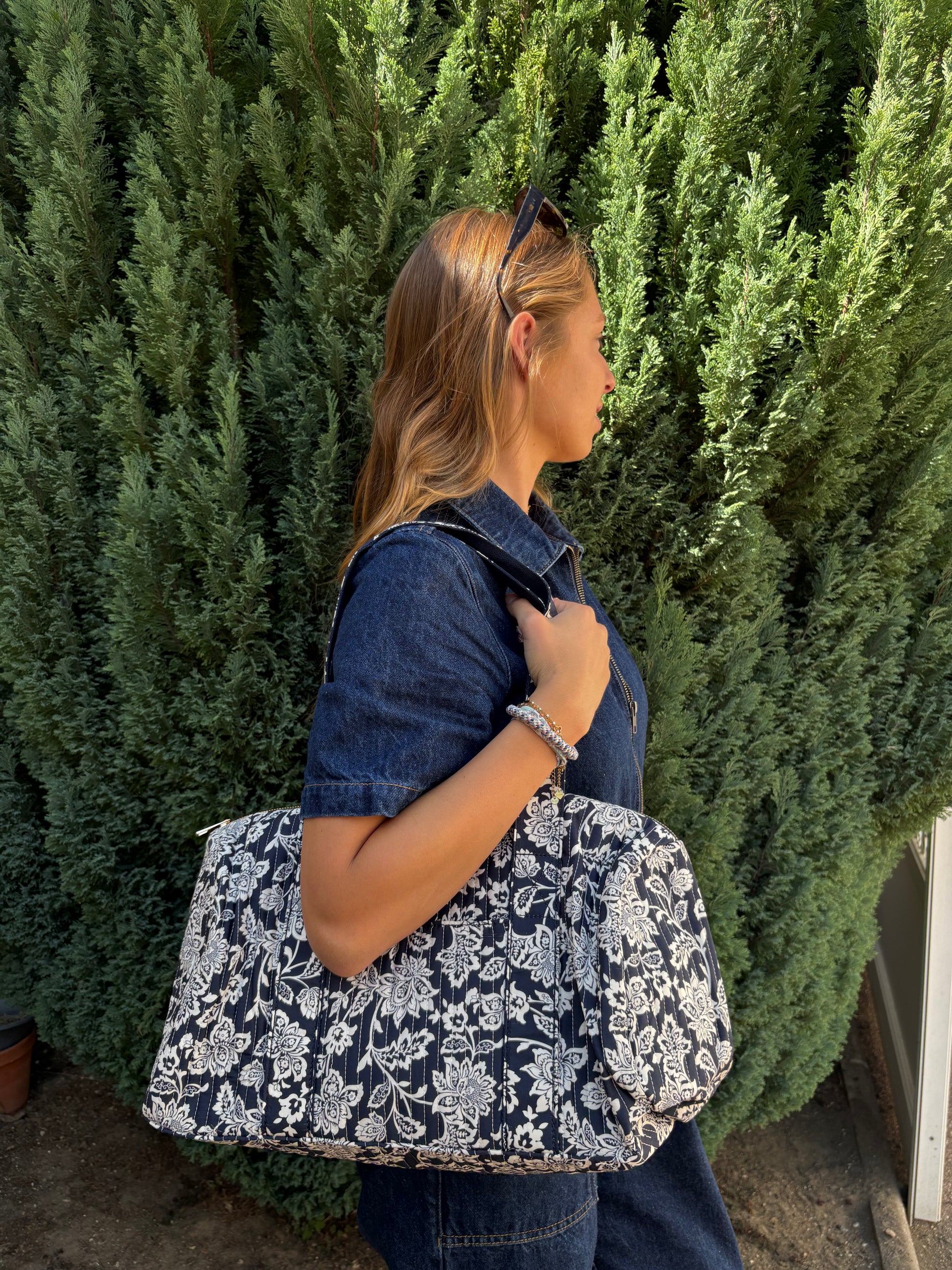 Accessoires à fleurs bleues