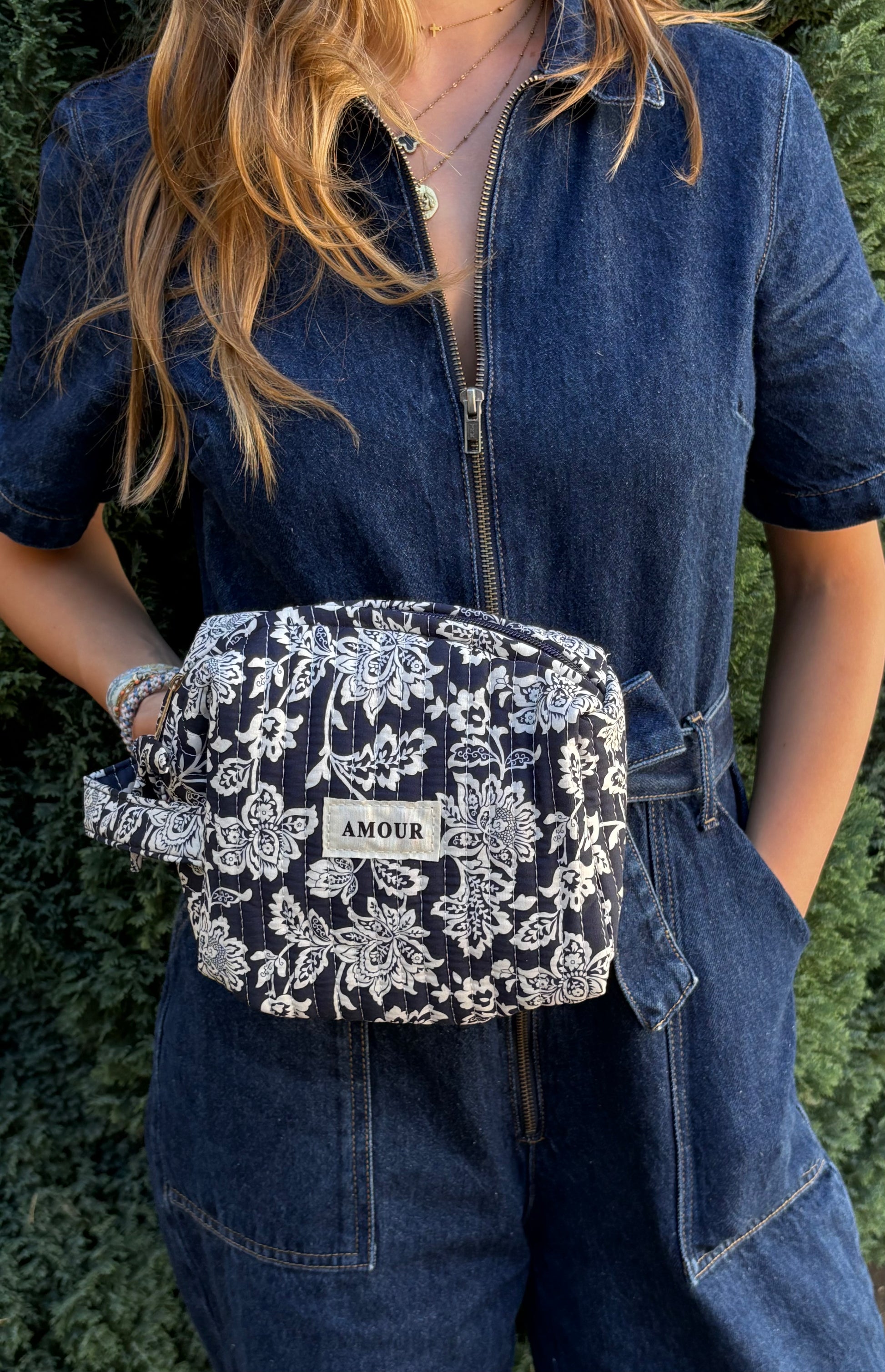 Accessoires à fleurs bleues